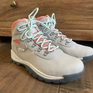 NW Columbia Women's Newton Ridge Plus Waterproof Amped Hiking Boot